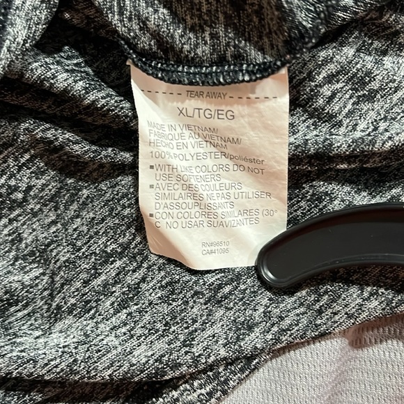 Under Armour HEATGEAR Men's Black and Gray Long Sleeve 1/4 zip Shirt size XL - Picture 5 of 7